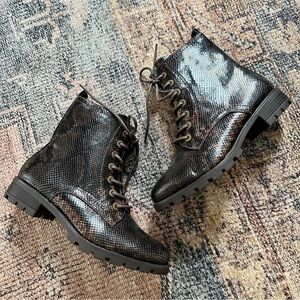 White Mountain Brown Snakeskin Combat Boots sz 9.5